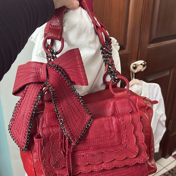 Vince Camuto  carry the gift Shoulder bag  gunmetal holiday Red  large front bow - Picture 2 of 15